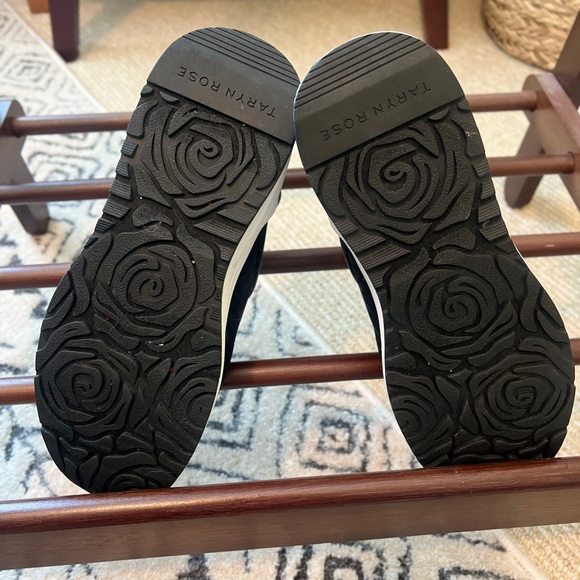 Taryn Rose Black Zonnie Low-top sneakers. - Picture 5 of 6